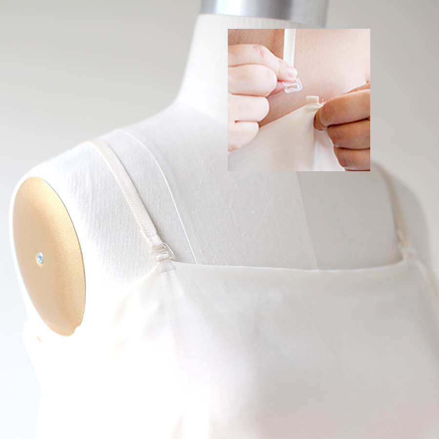 授乳キャミソール 授乳時はストラップを外してずらすだけ