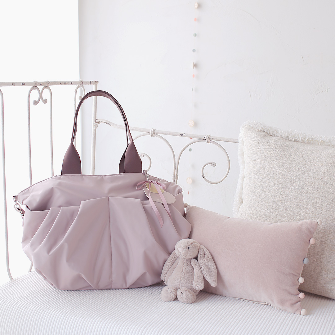 クラス感と愛らしさで大人可愛い♡ キレイめに合うピンクのマザーズバッグ