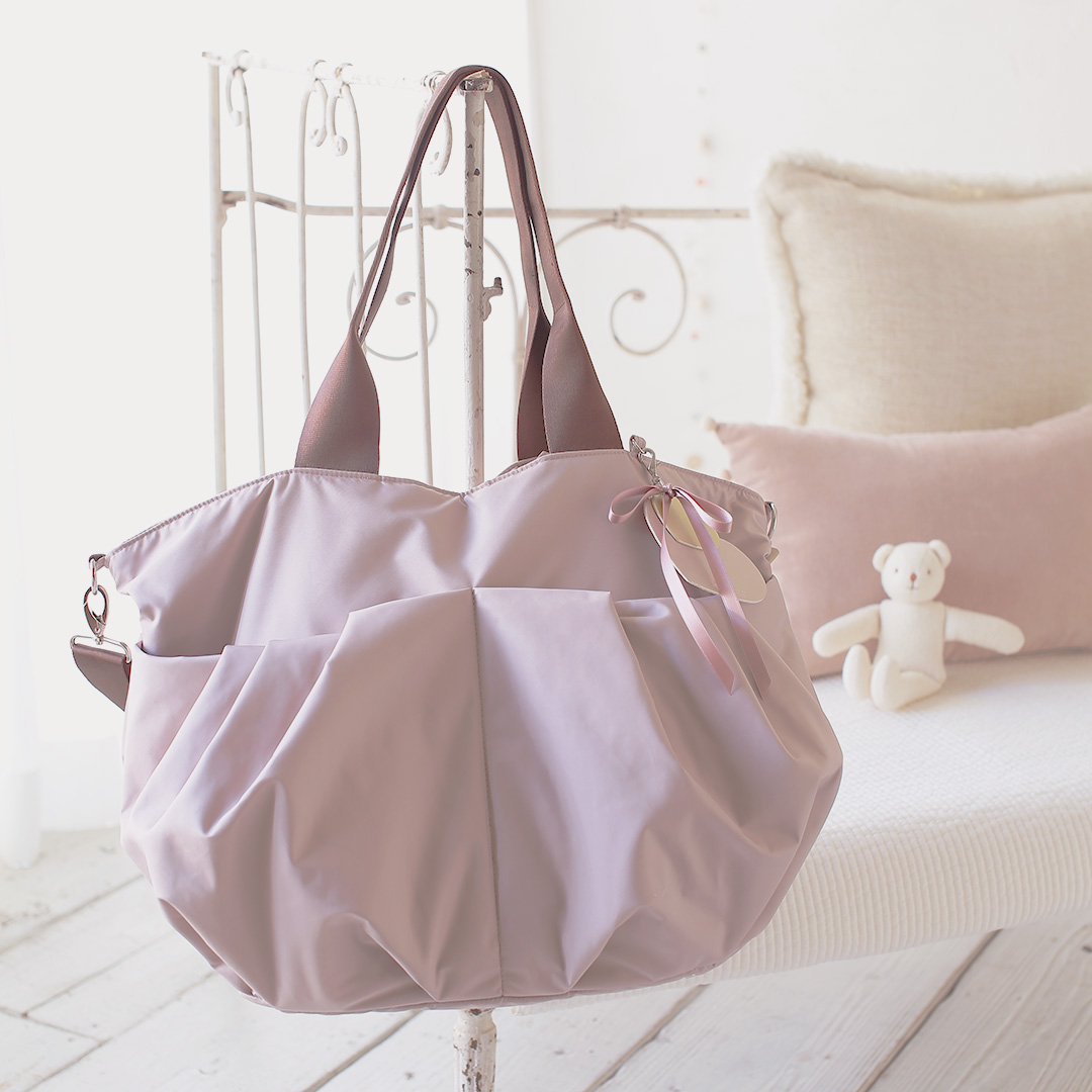 クラス感と愛らしさで大人可愛い♡ キレイめに合うピンクのマザーズバッグ