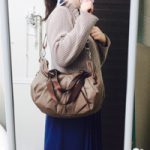 フェミニン、ガーリーな雰囲気のママバッグ　ななめがけ