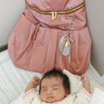 優しいピンク色のリュック