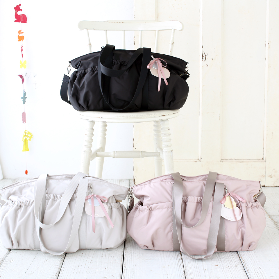 ソフィア マザーズバッグは、服装に合わせやすい3カラー展開