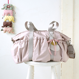 ふわふわ可愛いピンクのマザーズバッグ